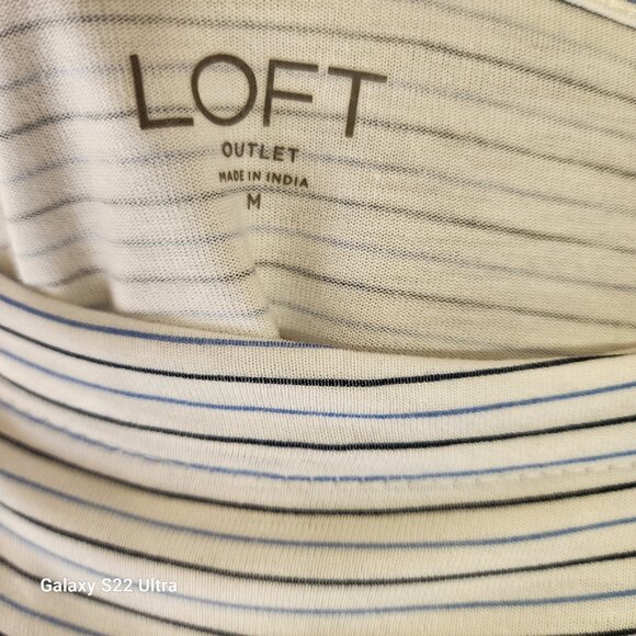 AnnTaylor Flutter Sleeve top - Picture 4 of 6